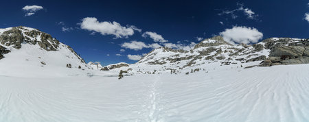 Pacific Crest Trail. A snow covered mountain range with a clear blue skyの写真素材