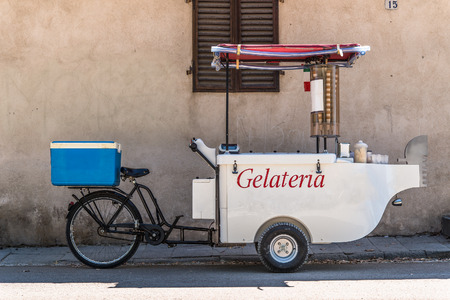 Ice cream tricycle mobileのeditorial素材