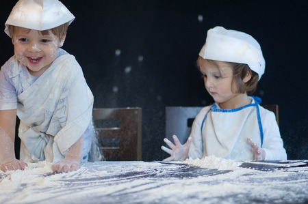 a child plays with the flourの写真素材
