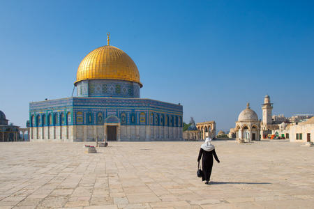 JERUSALEM, ISRAEL - APRIL 30, 2015: Arab woman with veil walking towards Dome of the Rock. april 30, 2015. Jerusalem, Israel.のeditorial素材
