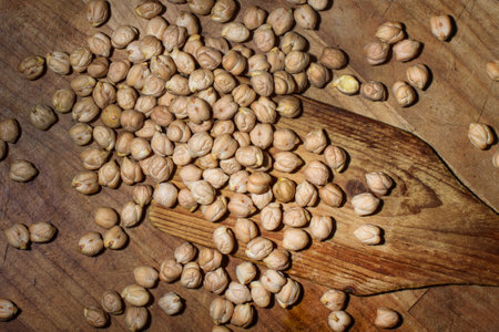 Close-up of chickpeas on wooden tableの写真素材