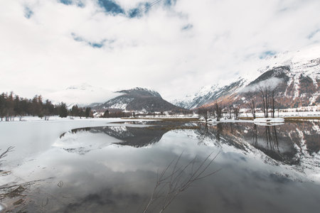 Alpine lake tar the mountains on the Swiss alp