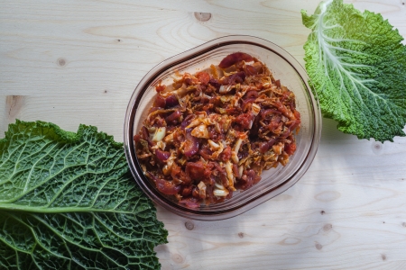Stewed savoy cabbage with onions の写真素材