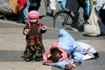 December 21, 2008 - Sanaa (Yemen), tramp and child in the old city.