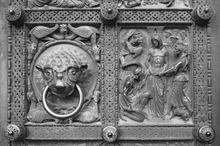 door decoration of Bremen's cathedral gate
の写真素材