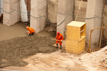 men at work during a hard workのeditorial素材