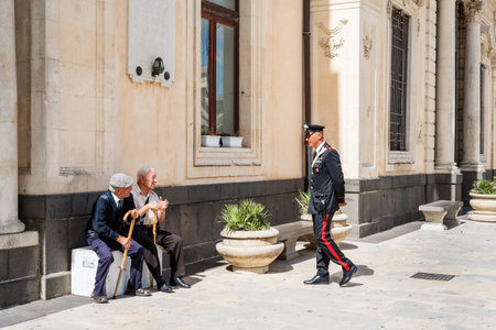 Syracuse Sicily / Italy - october 04 2019: Carabinieri discussed with two elderly people in the town squareのeditorial素材