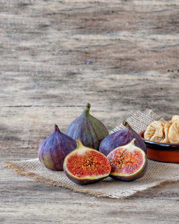 Fresh figs cut in half, whole and driedの写真素材