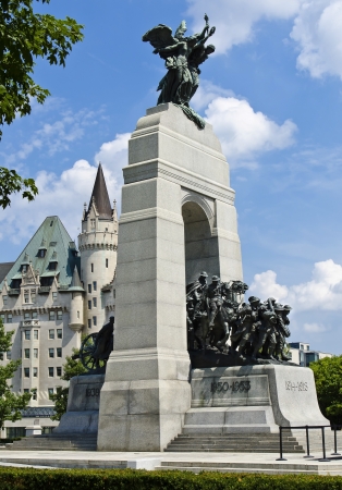 The National War Memorial  also known as The Response , is a granite cenotaph with bronze sculptures, that stands in Confederation Square, Ottawa, Canada and serves as the federal war memorial for Canada のeditorial素材