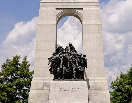 The National War Memorial stands in Confederation Square, Ottawa, Canada and serves as the federal war memorial for Canada のeditorial素材