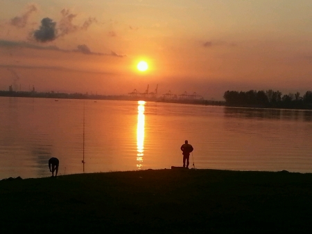 fishing at sunriseの素材