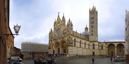 Detaled panorama of Domo in Siena cloudy dayの写真素材