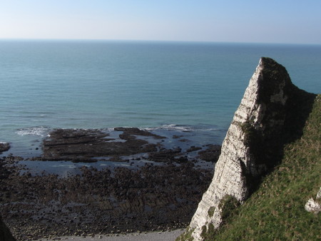 etretat france rocks occeoan cost landscape wallpaperの写真素材