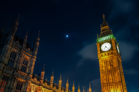 Night View Of Big Ben And Houses Of Parliament Under Crescent Moon London Historic Landmark Sceneの写真素材
