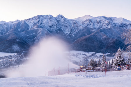Winter Ski Slope With Snow Cannon In Mountains Resort At Dawn, Winter Sport Travel Tourism Backgroundの写真素材