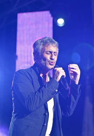 CORDOBA, SPAIN SEPTEMBER 15: Sergio Dalma during their concert tour "Via Dalma II" in CÃ³rdoba. CÃ³rdoba Axerquia Theatre on September 15, 2012 in CÃ³rdoba Spainのeditorial素材