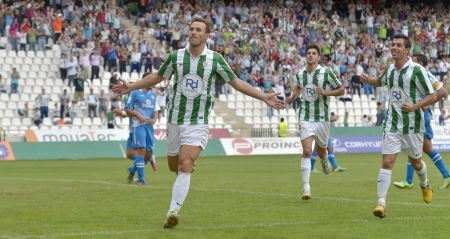 CORDOBA, SPAIN - SEPTEMBER 29: Xisco W(9) in action during match league Cordoba (W) vs Girona (B)(2-0) at the Municipal Stadium of the Archangel on September 29, 2013 in Cordoba Spainのeditorial素材