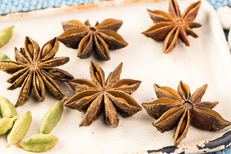 Close up of anise stars and cardamom pods on a small tray.の写真素材