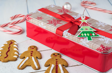 Close up of the gift box with gingerbread cookies.