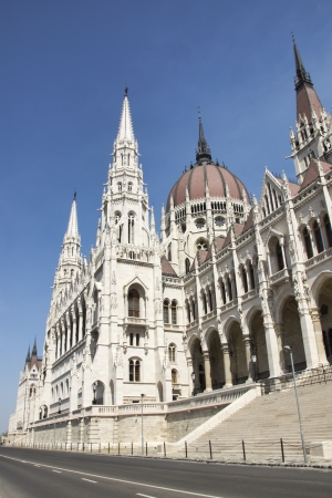 evening shot of parliament building in the budapest, hungaryの写真素材