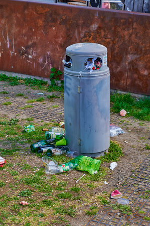 Berlin, Germany - May 10, 2020: Overfilled dustbin in a public park in downtown Berlin.のeditorial素材