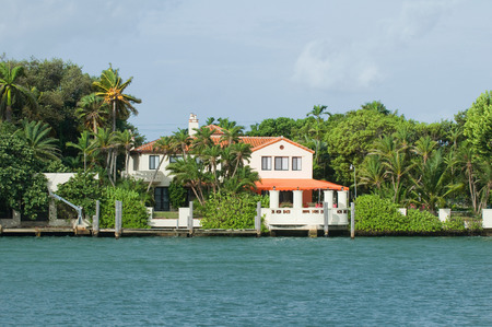 Waterfront house with lush vegetation. Polarizing filter.の写真素材