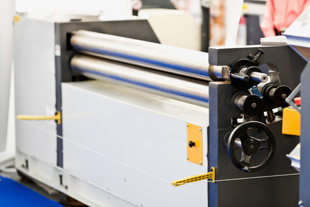 Industrial metal plate bending machine