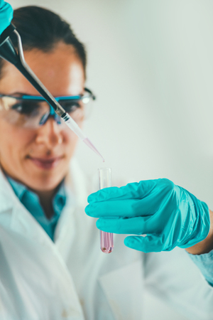 Laboratory technician using micro pipetteの写真素材