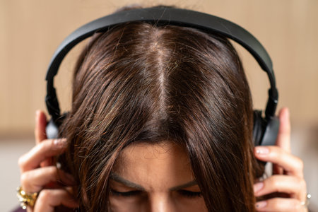 Alternating auditory stimulation applied in EMDR therapy via headphones. Emphasizes bilateral engagement, controlled pacing, and trauma-focused treatment structure.の写真素材