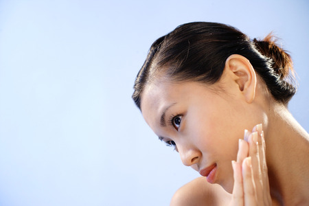 Woman looking away, head bent downの写真素材