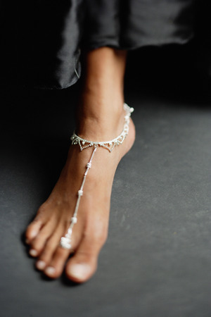 Close-up of woman's feet with traditional Indian toe ring and ankletの写真素材