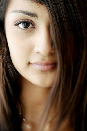 Young woman looking at camera, portraitの写真素材