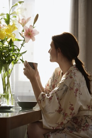 Young woman drinking teaの写真素材