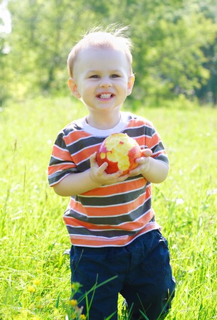 happy child with apple
の写真素材