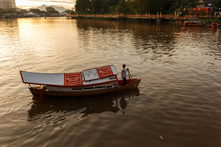 Kuching, Malaysia - November 25, 2017: A traditional wooden boat on the Sarawak River carries people from one shore to the otherのeditorial素材