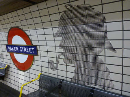 Platform inside Baker Street Station in London, UKのeditorial素材