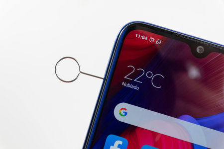 Tool to open card drawer in Redmi Note 8, Sao Paulo, Brazil, 29/09/2020のeditorial素材