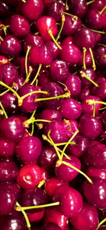 Ambrunes cherries with tail from the Jerte valley