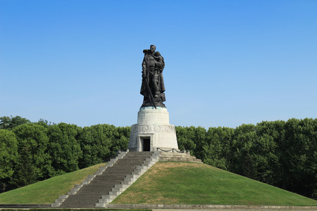 Soviet War Memorial in the Treptower Park in Berlinのeditorial素材