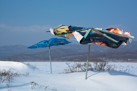 Abandoned makeshift sun umbrella. Winter snowy landscape.の写真素材
