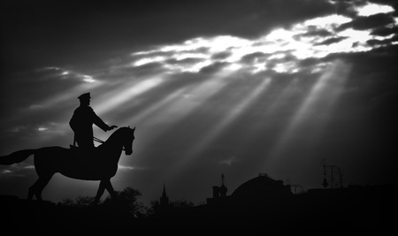 Horseman manument silhouette illuminated with sun raysの写真素材