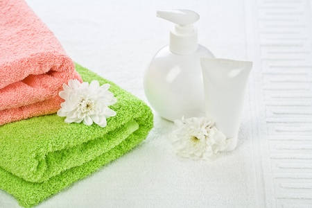 Accessories for bathing with flower on towel
の写真素材