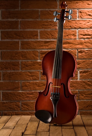 old violin on tableの写真素材