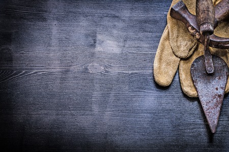 horizontal view vintage tools claw hammer and putty spattle.の写真素材