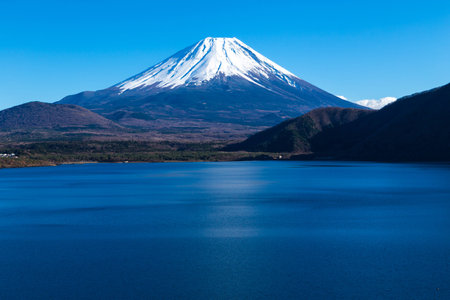 Autumn view of Mt. Fuji, Japan's tallest mountainの写真素材