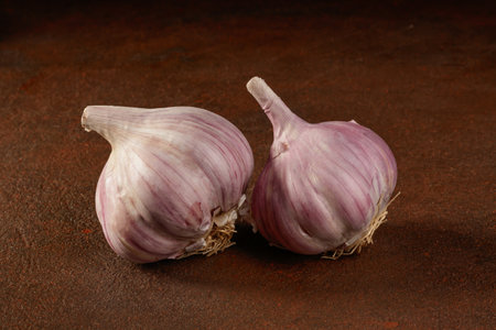Close-Up View Of Garlics On Brown Backgroundの写真素材