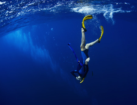 Free diver performing equalization at the beggining of the dive