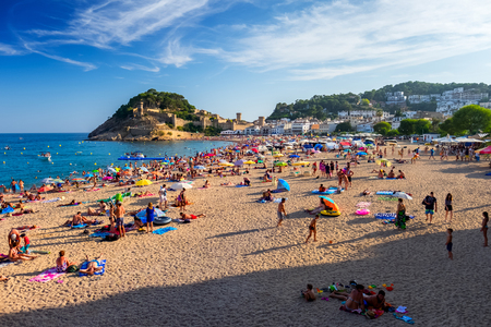 TOSSA DE MAR, AUG. 19, 2016: Central beach of the city of Tossa de Marのeditorial素材