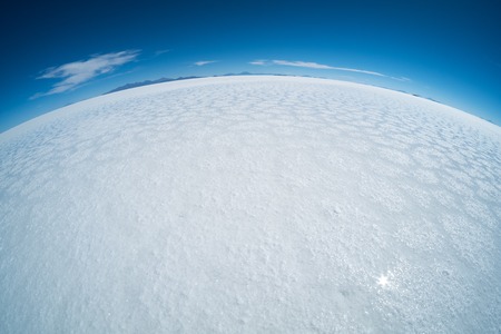 Salar de Uyuni salt flat with salt patterns and blue clear sky. Boliviaの写真素材
