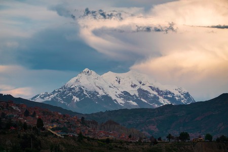 City of La Paz and mountain of Illimani, Boliviaの写真素材